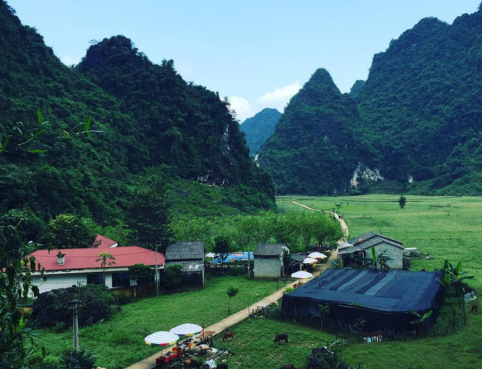 Đường vào động Ngườm Ngao