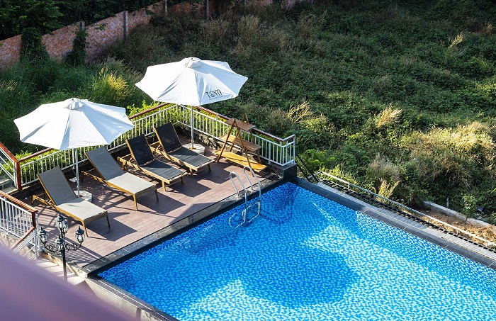 Hồ bơi Tom Hill Resort
