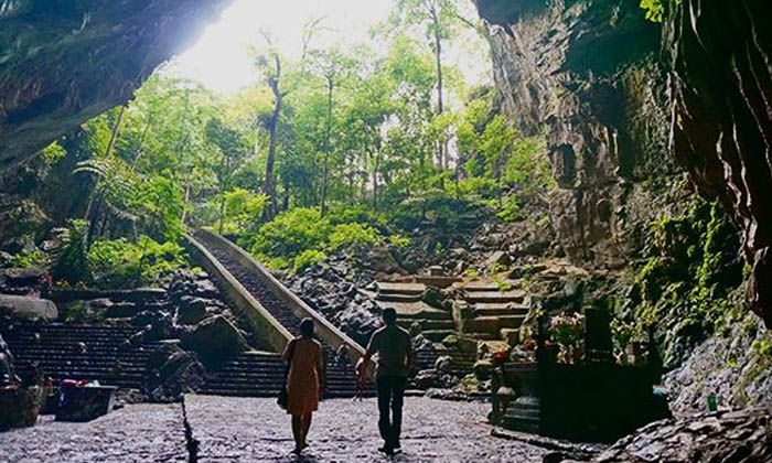 Lối Vào Động Hương Tích